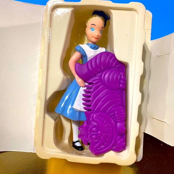 WALT DISNEY 1995 ALICE IN WONDERLAND MCDONALD’S VHS MINI CASE & FIGURINE & COMB - Picture 5 of 9